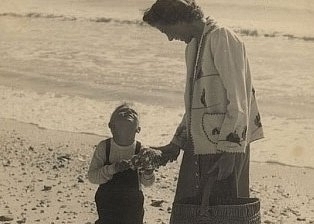 Island Inn Sanibel Mother & Son Shelling