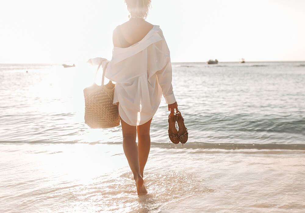 Woman on vacation in Florida | What is the best travel insurance for Florida beach resorts? | Island Inn